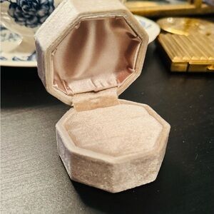 Velvet beige 2 slot ring box
